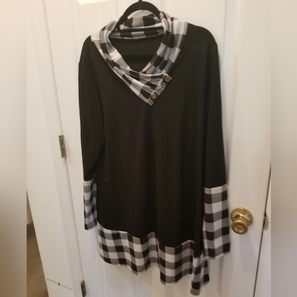 Black and Plaid Long Sleeve Tunic